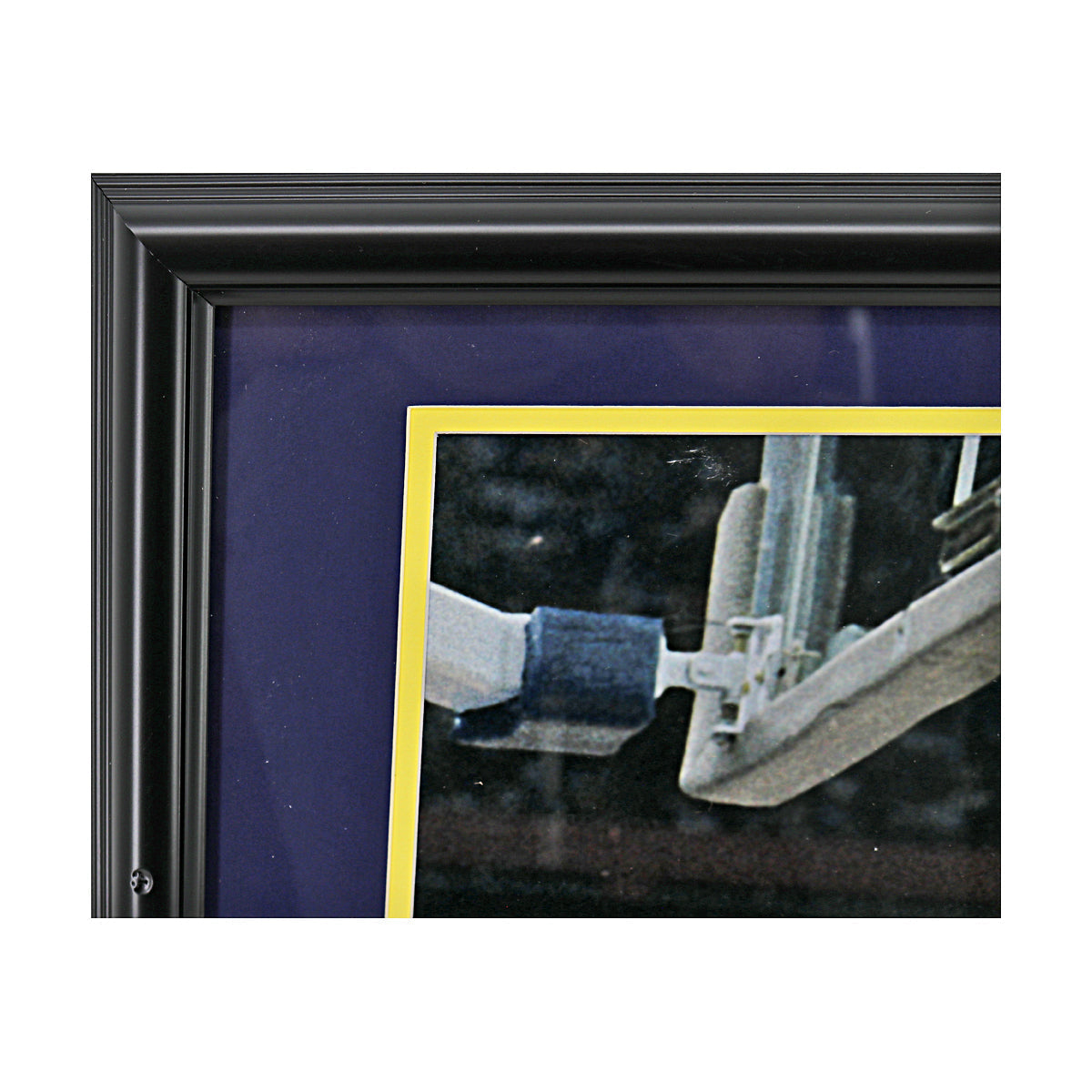 Chris Webber Signed Michigan Wolverines 16x20 Dunking Framed Photo (Fanatics) - Frame View