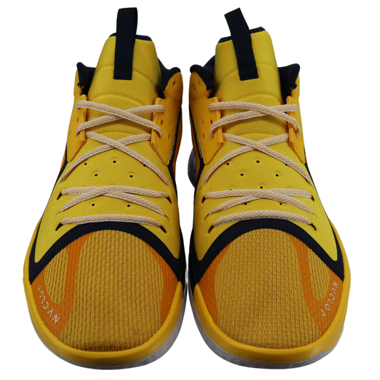 Nike Air Jordan Zoom Separate Michigan Wolverines P Amarillo In Yellow - Front View